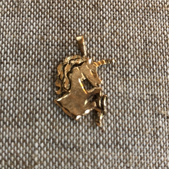 14k gold unicorn pendant - Picture 1 of 6